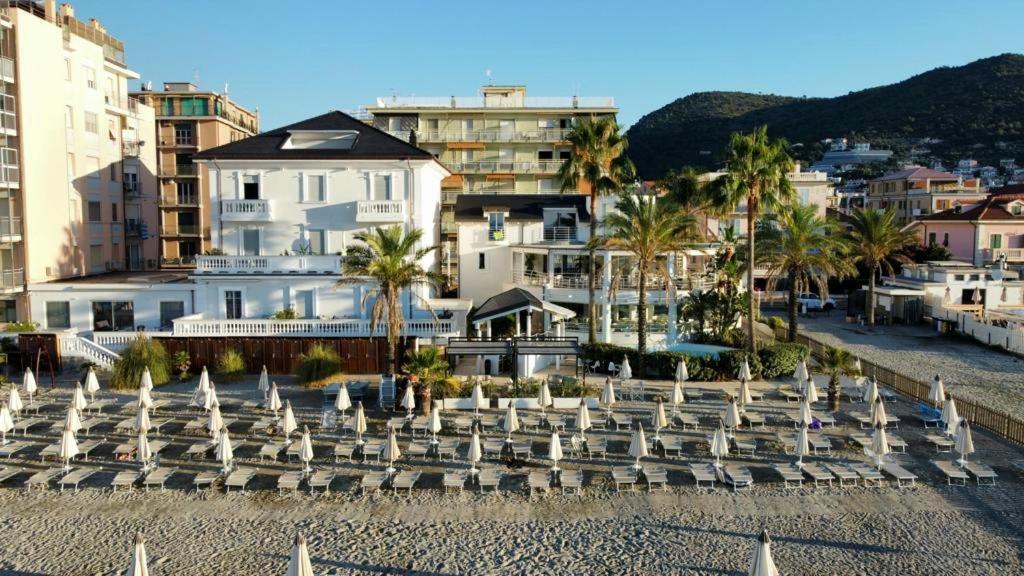 Blu Sea Apartments Pietra Ligure Exterior foto