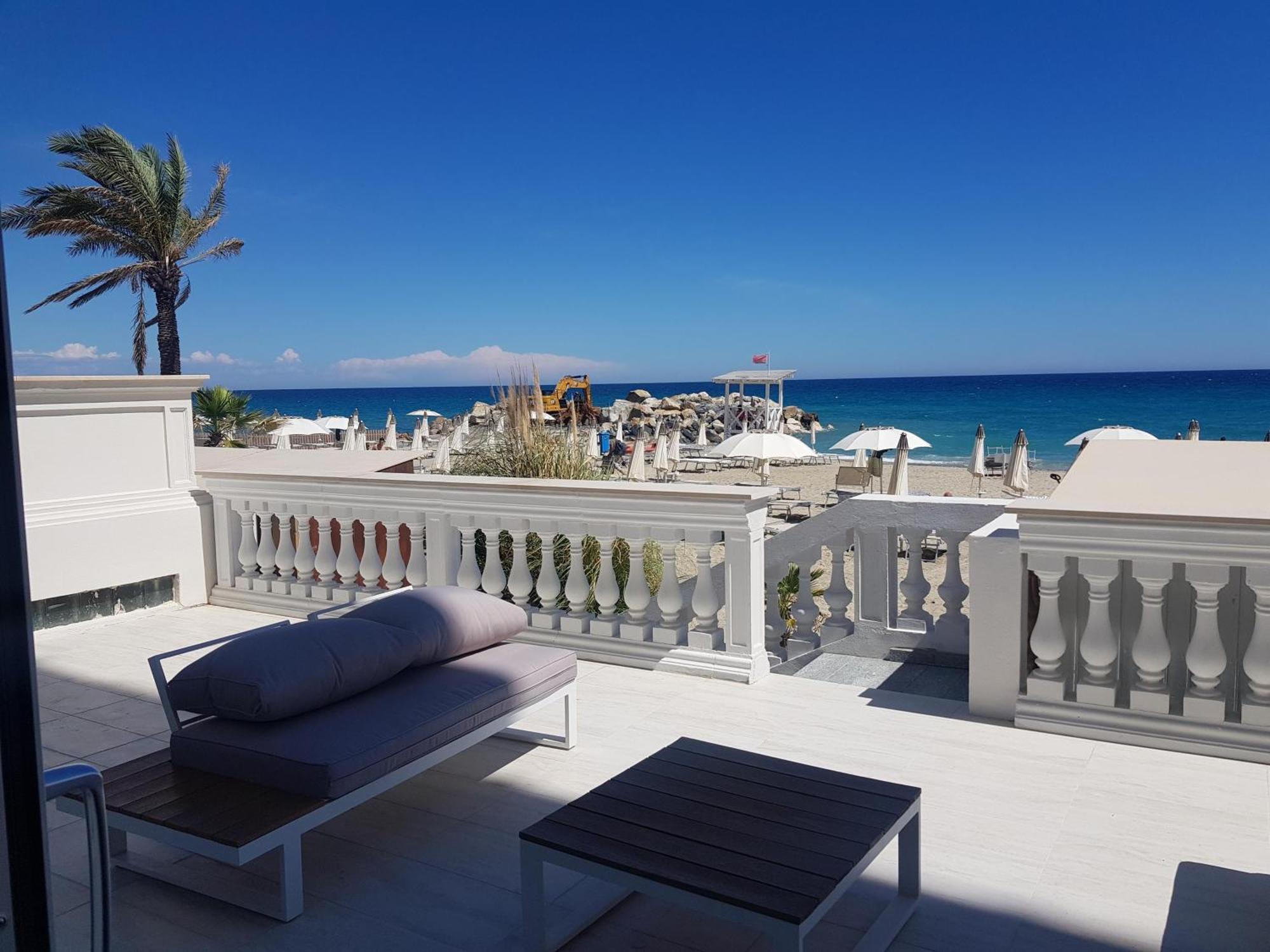 Blu Sea Apartments Pietra Ligure Exterior foto