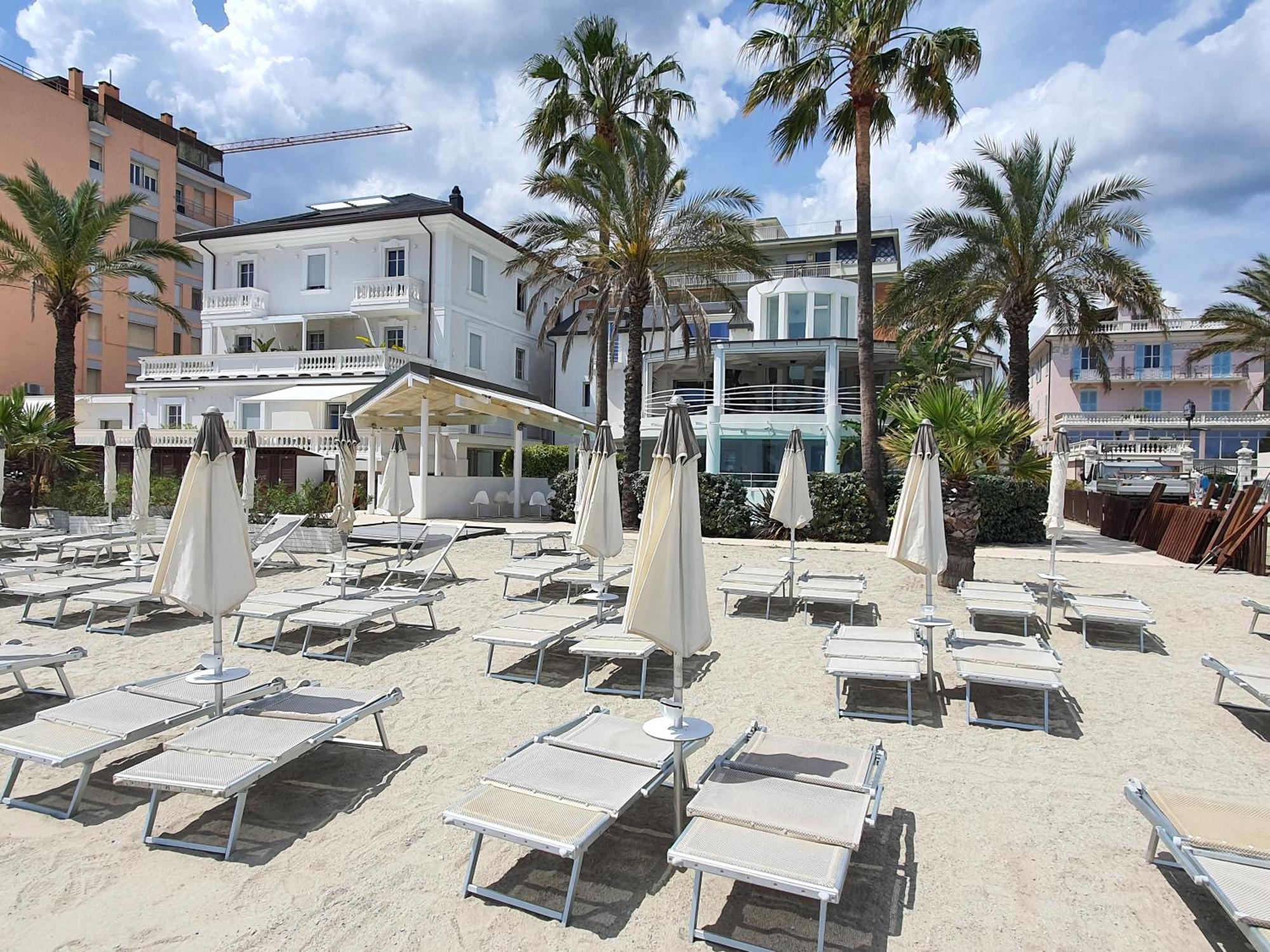 Blu Sea Apartments Pietra Ligure Exterior foto