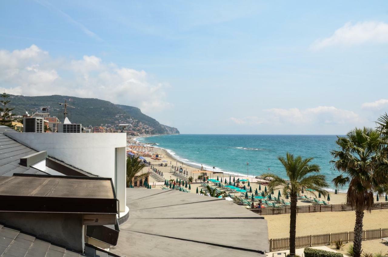 Blu Sea Apartments Pietra Ligure Exterior foto